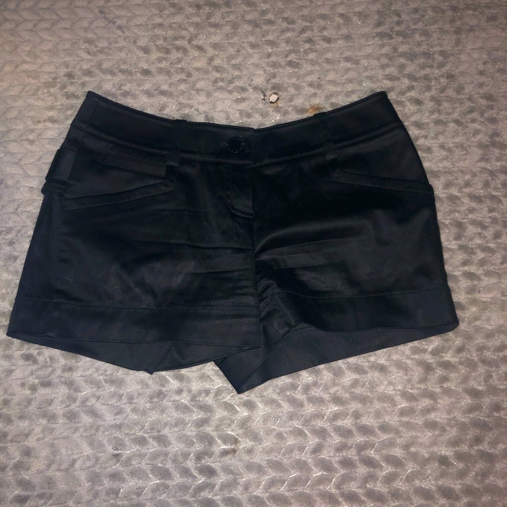 nice non stretchy black low waisted shorts